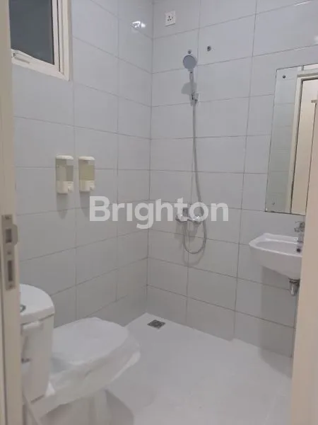 image RUMAH 2 LANTAI DI SEVILLA PARK KENCANA LOKA BSD TIMUR (6)