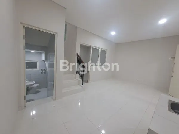 image RUMAH 2 LANTAI DI SEVILLA PARK KENCANA LOKA BSD TIMUR (5)