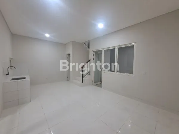 image RUMAH 2 LANTAI DI SEVILLA PARK KENCANA LOKA BSD TIMUR (8)