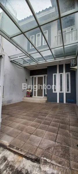 image DIJUAL RUMAH SIAP HUNI TERAWAT STRATEGIS FULL FURNISHED – TOMANG, JAKARTA BARAT (1)