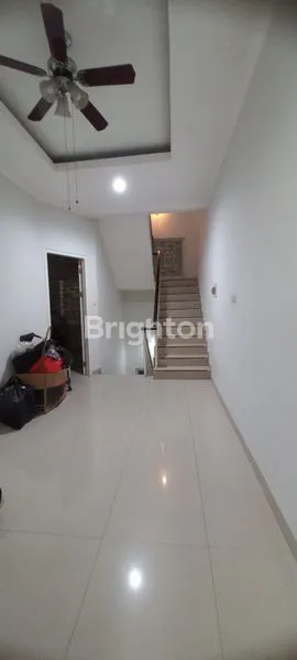 image DIJUAL RUMAH SIAP HUNI TERAWAT STRATEGIS FULL FURNISHED – TOMANG, JAKARTA BARAT (4)