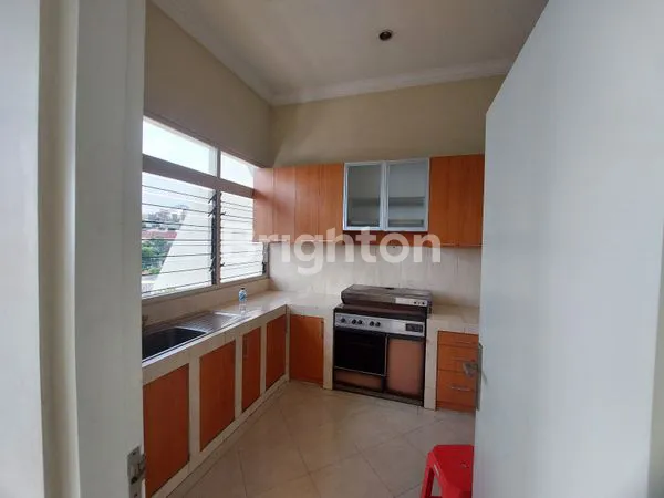 image RUMAH MEWAH DI JUAL DI BUKITSARI SEMARANG (6)