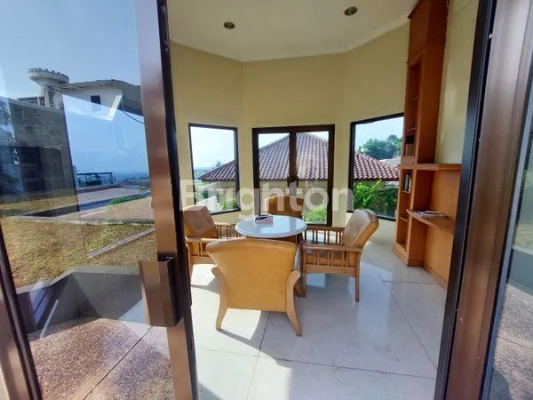 image RUMAH MEWAH DI JUAL DI BUKITSARI SEMARANG (4)