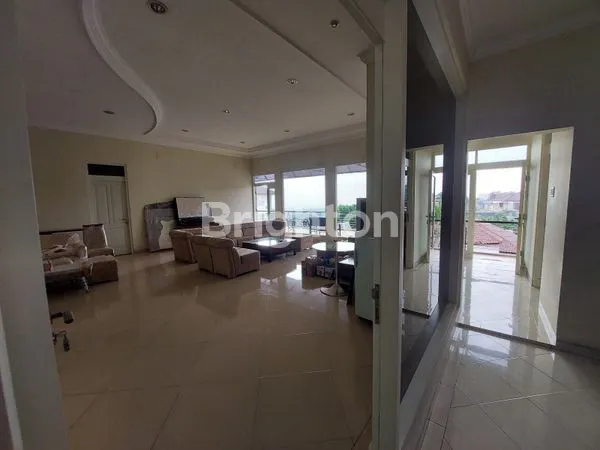 image RUMAH MEWAH DI JUAL DI BUKITSARI SEMARANG (7)