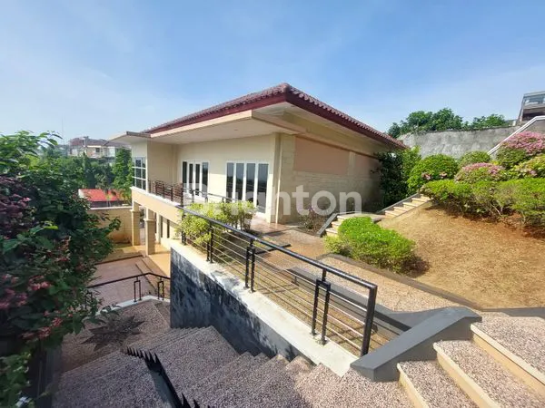 image RUMAH MEWAH DI JUAL DI BUKITSARI SEMARANG (2)
