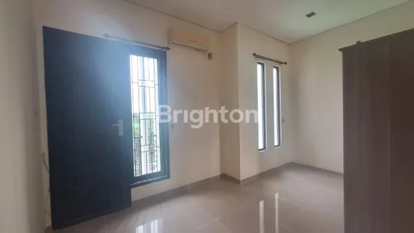 image RUMAH MEWAH 2 LANTAI, 4 KT DI DALAM CLUSTER PUSAT KOTA PEKANBARU, SIAP HUNI (8)