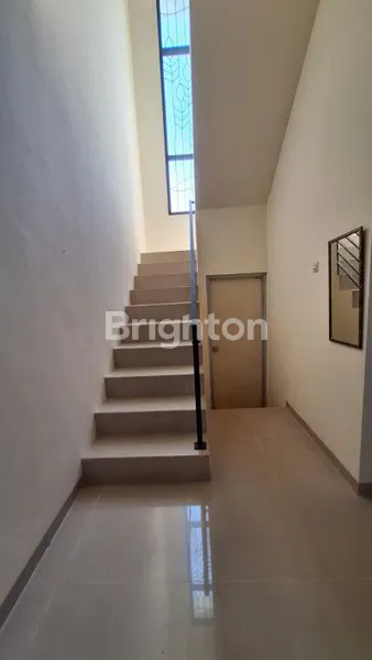 image RUMAH MEWAH 2 LANTAI, 4 KT DI DALAM CLUSTER PUSAT KOTA PEKANBARU, SIAP HUNI (5)