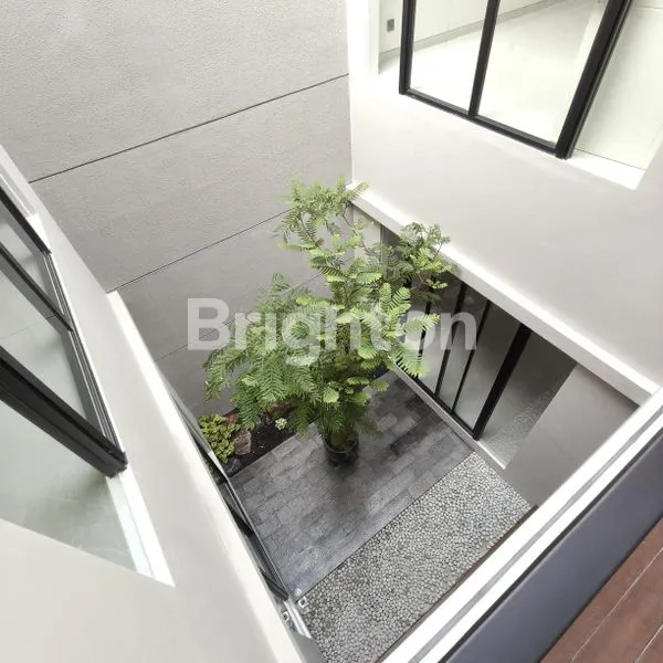 image RUMAH BARU MODERN DI CITRALAND, LT 162M² HARGA NEGO (2)