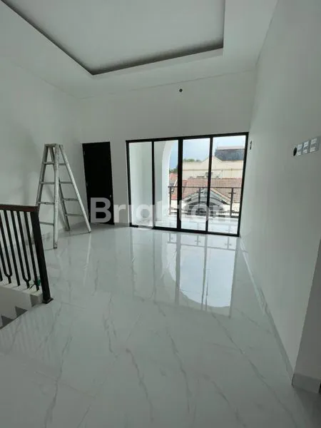 image RUMAH BARU MINIMALIST DAN CANTIK DI BSD KENCANA LOKA (3)