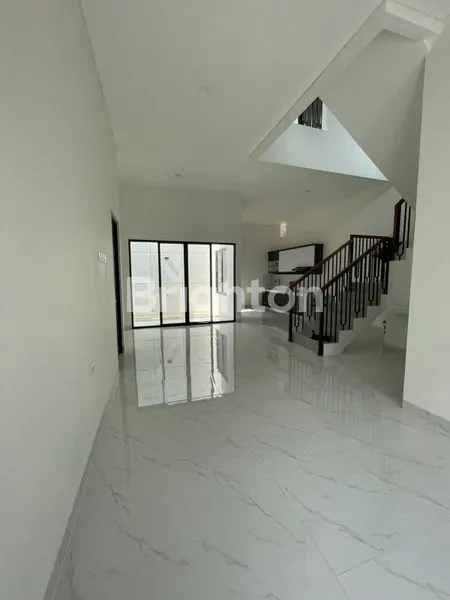 image RUMAH BARU MINIMALIST DAN CANTIK DI BSD KENCANA LOKA (2)