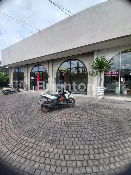 image LOKASI PREMIUM CANGGU, PARKIR LUAS (4)