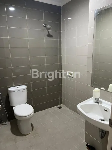 image RUKO 4 LANTAI DI GREEN LAKE, LT 134M², HARGA NEGO (3)