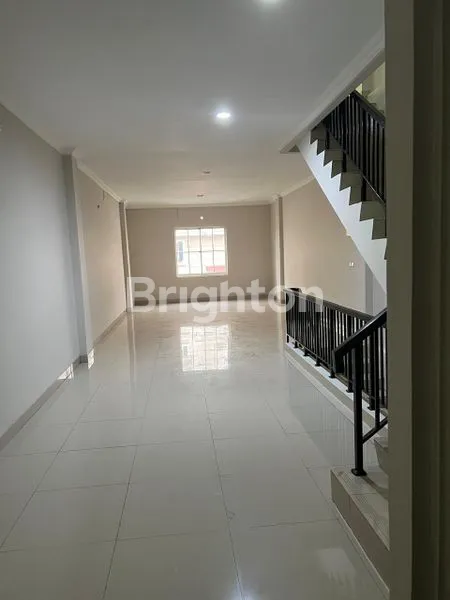 image RUKO 4 LANTAI DI GREEN LAKE, LT 134M², HARGA NEGO (4)