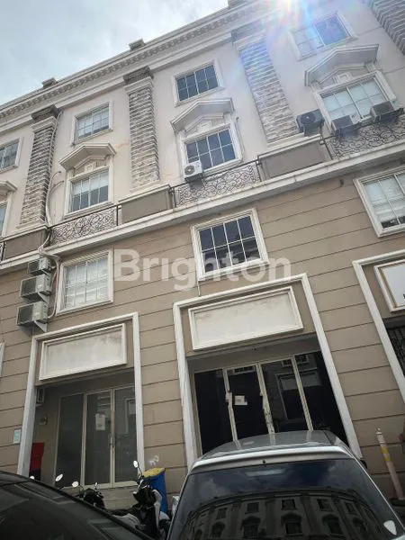 image RUKO 4 LANTAI DI GREEN LAKE, LT 134M², HARGA NEGO (1)