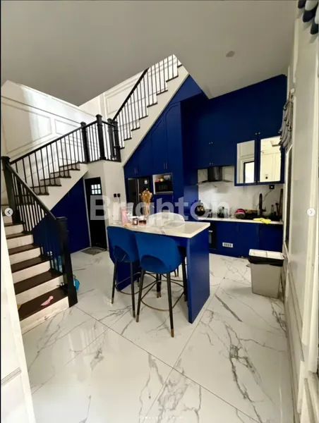 image RUMAH AMERICAN CLASSIC 3 LANTAI DI MATOA GRACE (3)