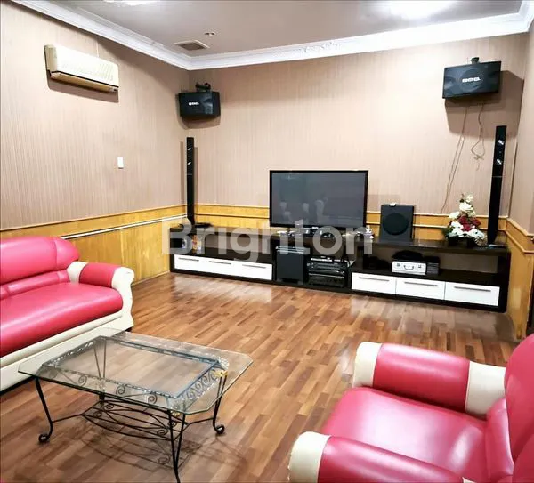 image HARGA BAGUS RUMAH DI JANTUNG KOTA LEBAR 10 MTR - FULL FURNISHED SESUAI DI FOTO - KOMPLEK VILLA MAKMUR INDAH, DAERAH JL ADAM MALIK (6)