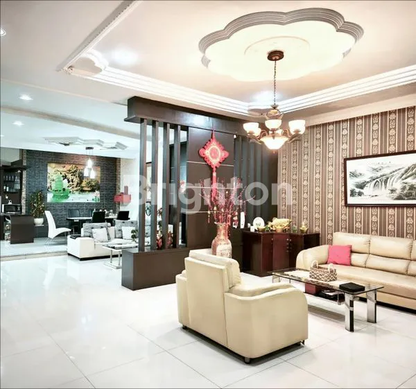 image HARGA BAGUS RUMAH DI JANTUNG KOTA LEBAR 10 MTR - FULL FURNISHED SESUAI DI FOTO - KOMPLEK VILLA MAKMUR INDAH, DAERAH JL ADAM MALIK (1)