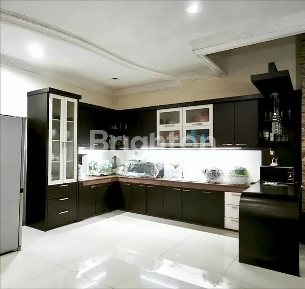 image HARGA BAGUS RUMAH DI JANTUNG KOTA LEBAR 10 MTR - FULL FURNISHED SESUAI DI FOTO - KOMPLEK VILLA MAKMUR INDAH, DAERAH JL ADAM MALIK (3)