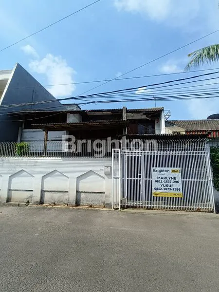 image RUMAH TUA LEBAR 10 DI SEKITARAN TANJUNG DUREN, JAKARTA BARAT (1)