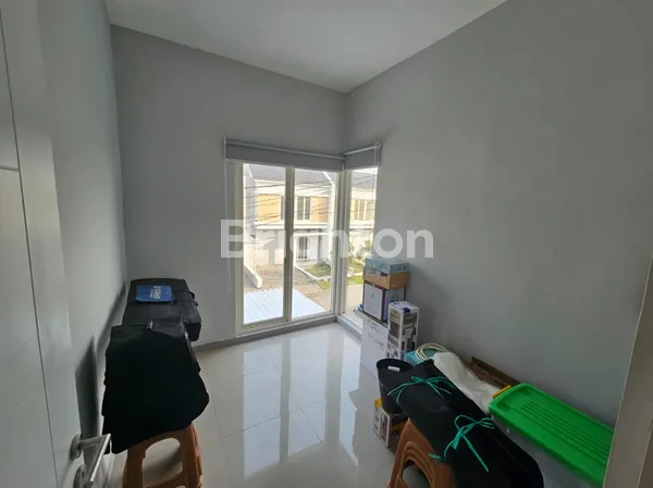 image JUAL RUMAH - FULL RENOVASI - FULL FURNISHED + ELEKTRONIK (TINGGAL MASUK RUMAH) (2)