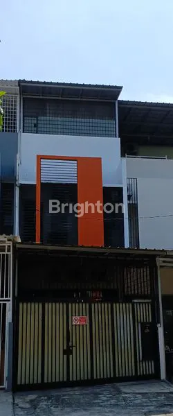 image STRATEGIS RUKO 3 LANTAI SIAP PAKAI RAPIH TERAWAT DEKAT AKSES TOL KEBUN JERUK DAN RS SILOAM JAKARTA BARAT (1)