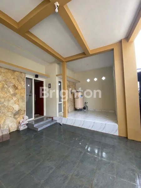 image RUMAH 2 LANTAI STRATEGIS SIAP HUNI TASIKMADU MALANG (2)