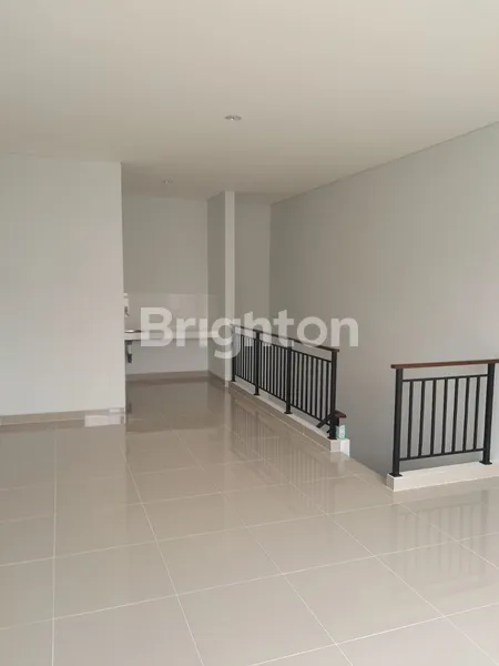 image ILLAGO GRANDE, GADING SERPONG, SANGAT STRATEGIS, POSISI HOOK, 2 LANTAI (4)