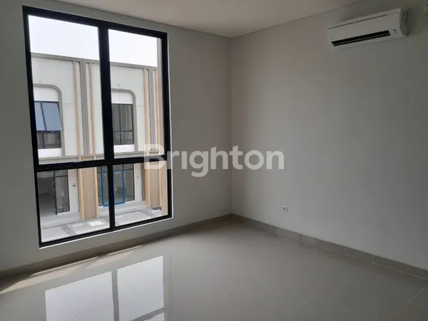 image ILLAGO GRANDE, GADING SERPONG, SANGAT STRATEGIS, POSISI HOOK, 2 LANTAI (6)