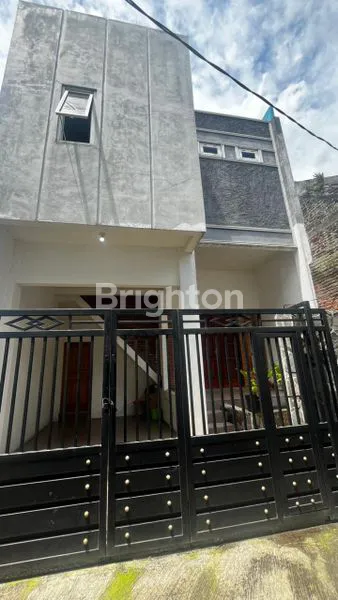image RUMAH 3 LANTAI DEKAT MALL DAN KAMPUS DI SUKUN KOTA MALANG (6)