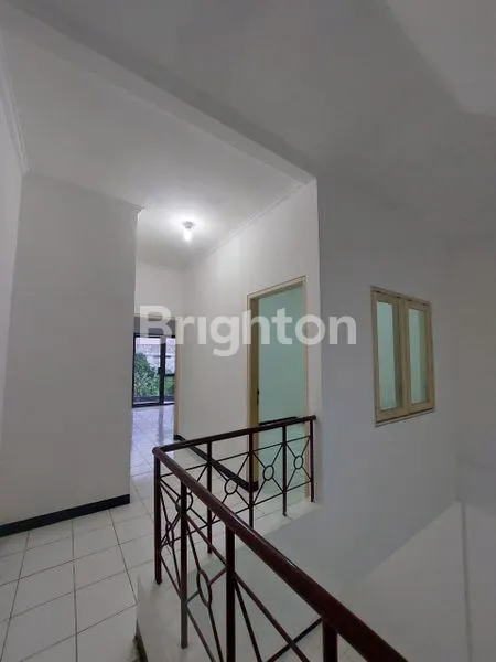 image MURAH BANGET RUKO SHM 2,5 LANTAI DI CENTER POINT KENJERAN SURABAYA (3)