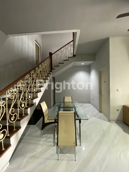 image RUMAH HUNIAN 2 LANTAI NYAMAN DAN AKSES STRATEGIS ROYAL PAKA GUNUNG ANYAR SURABAYA (5)