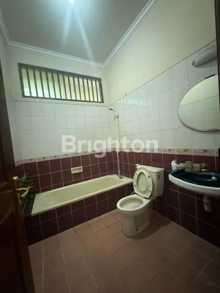 image RUMAH MEWAH TIPE HOOK /LUAS DI KEMANG PRATAMA LOKASI STRATEGIS | LINGKUNGAN PREMIUM | HARGA NEGO  (4)