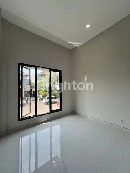 image RUMAH 2,5 LANTAI BARU GRESS CITRALAND FULLERTON SIAP HUNI (3)