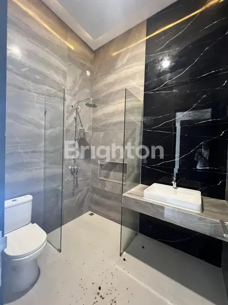 image RUMAH 2,5 LANTAI BARU GRESS CITRALAND FULLERTON SIAP HUNI (4)