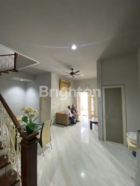 image RUMAH HUNIAN 2 LANTAI NYAMAN DAN AKSES STRATEGIS ROYAL PAKA GUNUNG ANYAR SURABAYA (5)