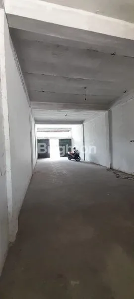 image RUKO 2,5 LANTAI + 2 RUKAN, LT 779M² DI JALAN RIAU (2)