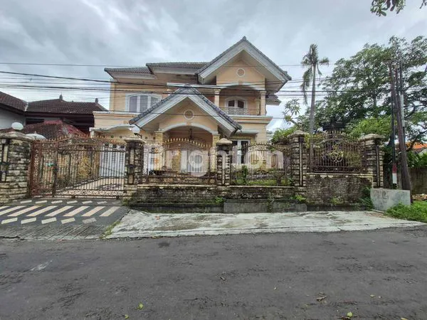 image RUMAH OLD MONEY DI KAWASAN ELITE RENON (1)
