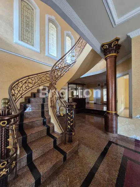 image RUMAH OLD MONEY DI KAWASAN ELITE RENON (4)