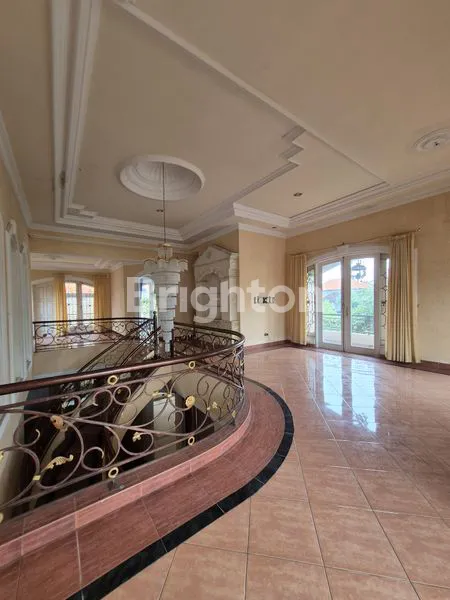 image RUMAH OLD MONEY DI KAWASAN ELITE RENON (7)