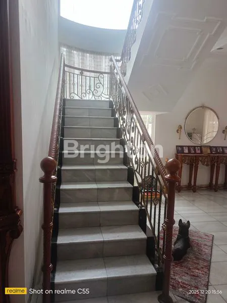 image RUMAH MEWAH DAN SANGAT STRATEGIS UNTUK SEMUA DI SUNTER KARYA (8)