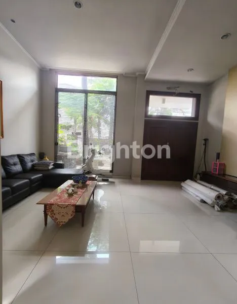 image RUMAH BAGUS PREMIUM 2 LANTAI ,ROW 2 MOBIL ,BEBAS BANJIR, JAKARTA BARAT (2)