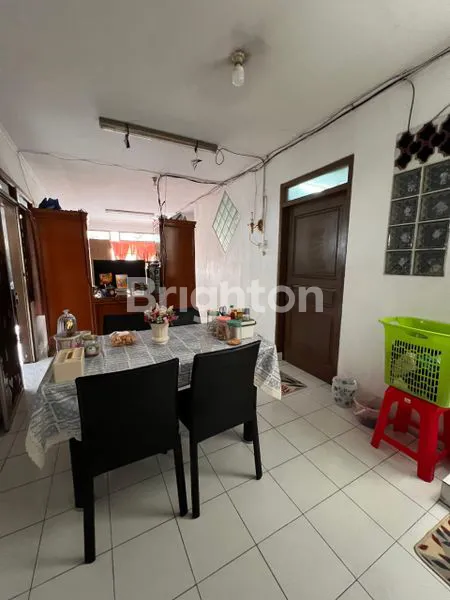 image RUMAH HOOK 2 LANTAI FULL FURNISHED LT 150 DI TAMAN RATU (4)