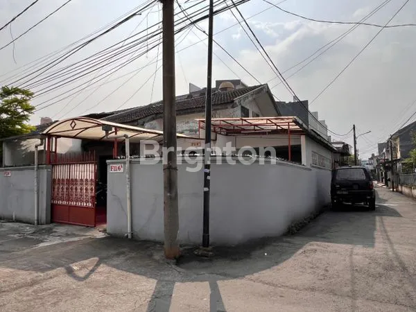 image RUMAH HOOK 2 LANTAI FULL FURNISHED LT 150 DI TAMAN RATU (1)