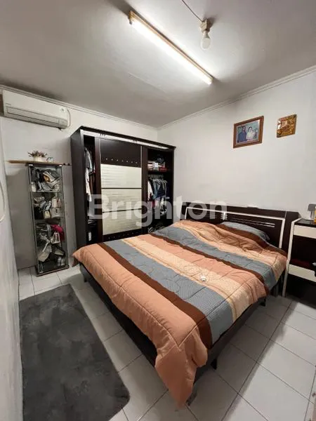 image RUMAH HOOK 2 LANTAI FULL FURNISHED LT 150 DI TAMAN RATU (5)