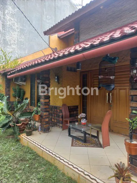 image RUMAH STRATEGIS HOEK, 2 LANTAI SHM DI KELAPA GADING (5)
