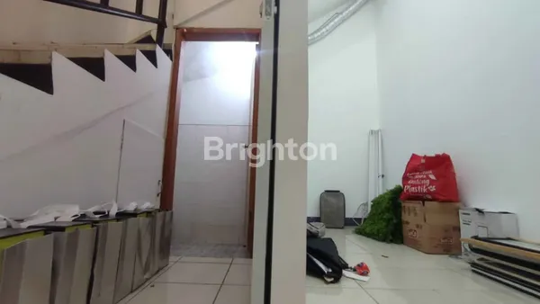 image DISEWAKAN RUKO 3 LANTAI , HABIS RENOVASI DI RAYA JEMURSARI (2)
