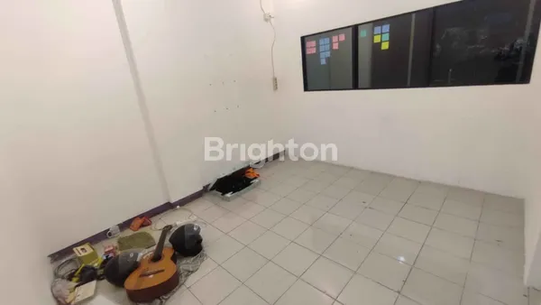 image DISEWAKAN RUKO 3 LANTAI , HABIS RENOVASI DI RAYA JEMURSARI (2)