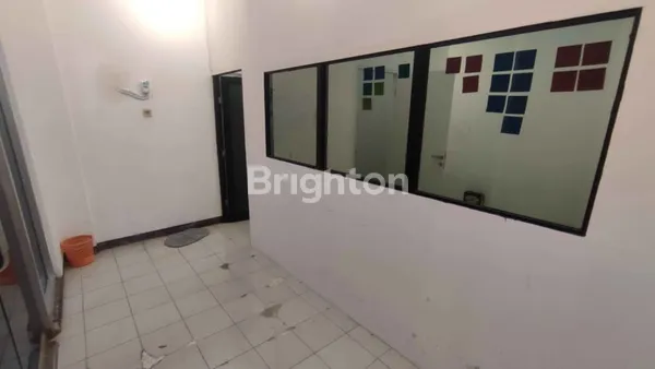 image DISEWAKAN RUKO 3 LANTAI , HABIS RENOVASI DI RAYA JEMURSARI (7)