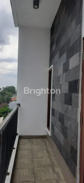 image RUMAH 3 LANTAI  KT 6+1 TEBET, JAKARTA SELATAN (7)