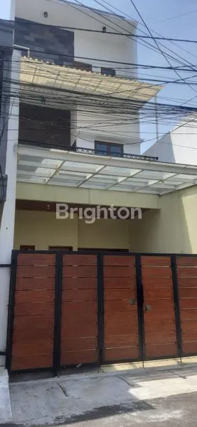 image RUMAH 3 LANTAI  KT 6+1 TEBET, JAKARTA SELATAN (1)